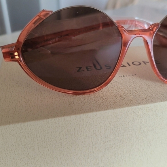 ZEUS + DIONE Sophia Sunglasses, Coral, NIB - Picture 10 of 15